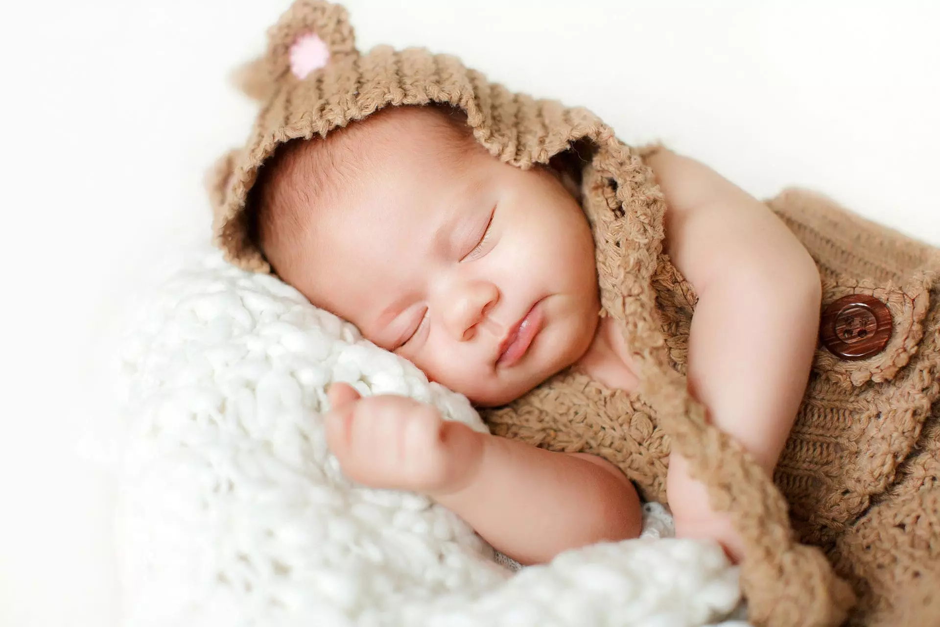 1678185112 Sleeping Newborn Photography.webp