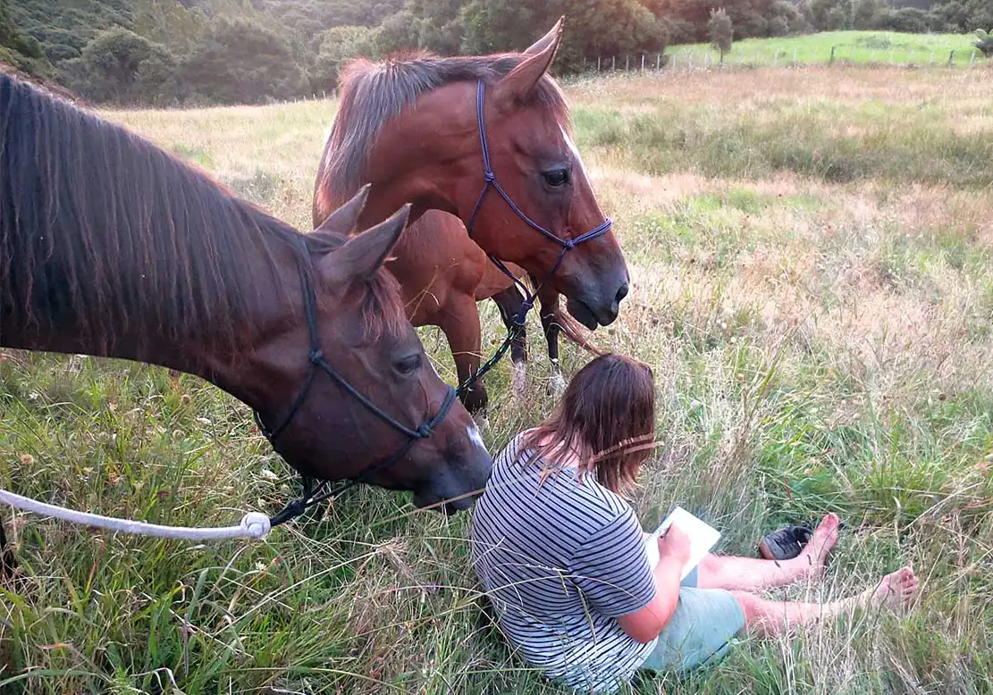 Sitting in front of the Horse, Horse Photography, Photoshoot Ideas with Horses